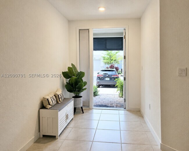 Building Photo - 364 NW 8th Ct