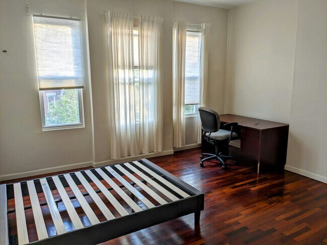 Building Photo - 2939 St Paul St