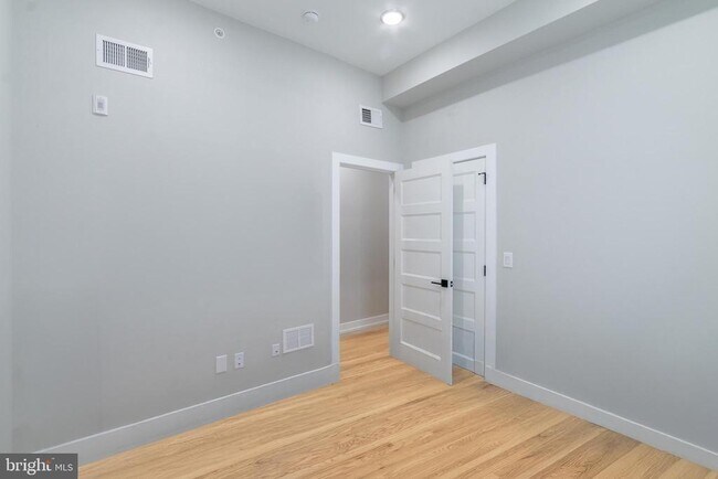 Building Photo - 411 W Hewson St