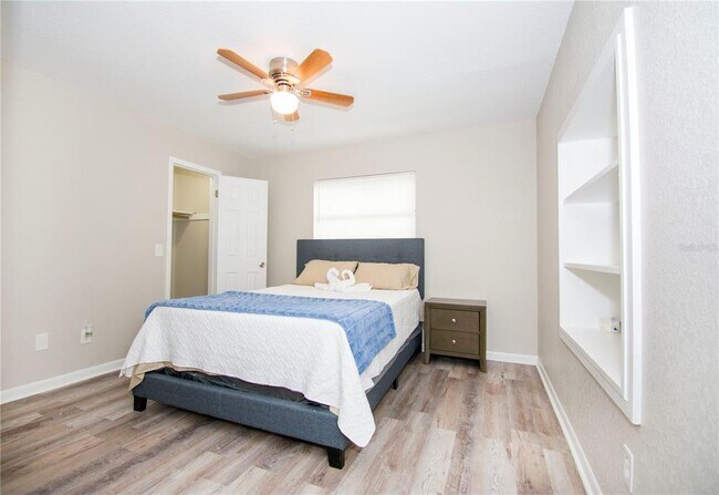 Building Photo - 1504 Hallam Dr