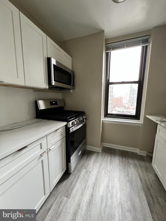 Building Photo - 135 S 19th St