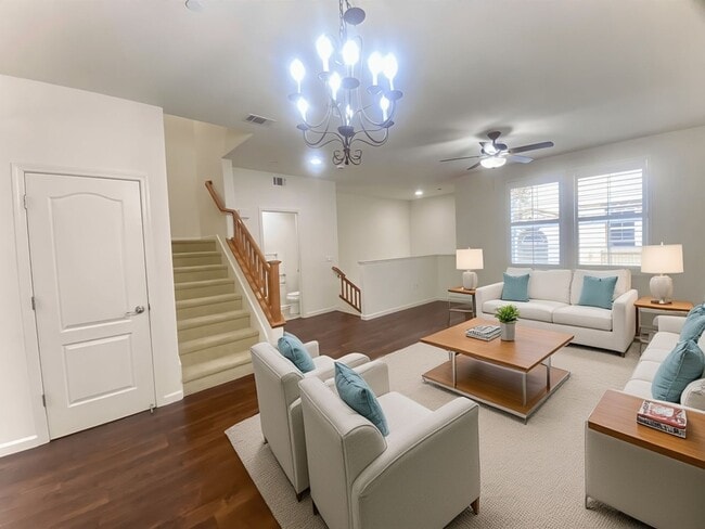 Building Photo - Beautiful 3-Bedroom Townhome in Private Ga...