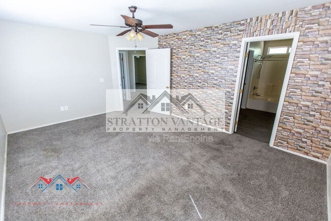 Building Photo - 2185 N Mosley Dr