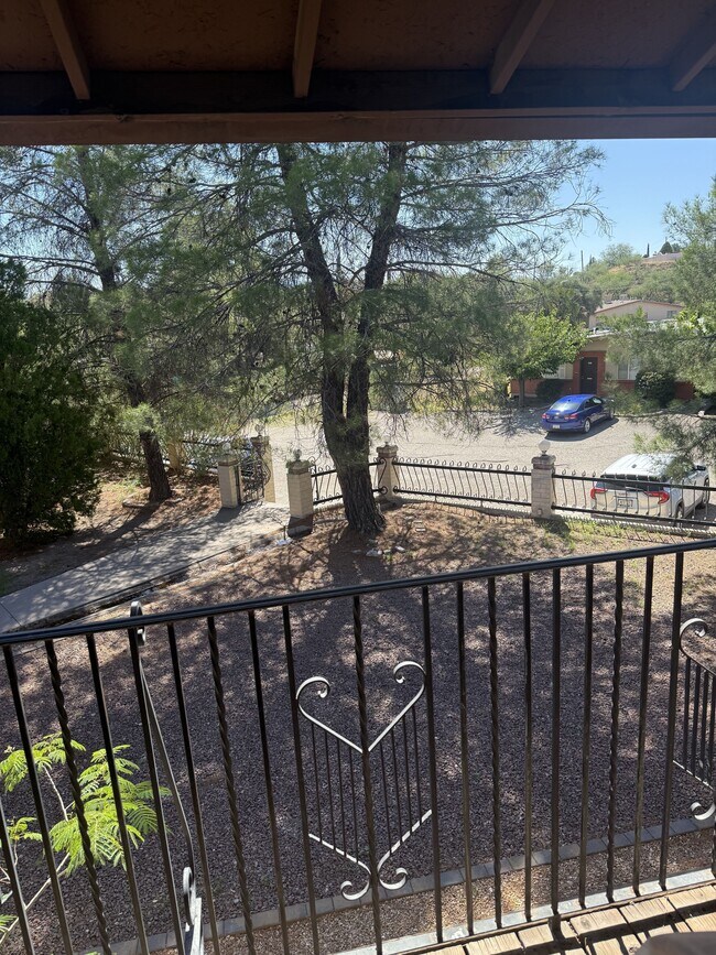 Building Photo - 797 W Mesa Verde Dr