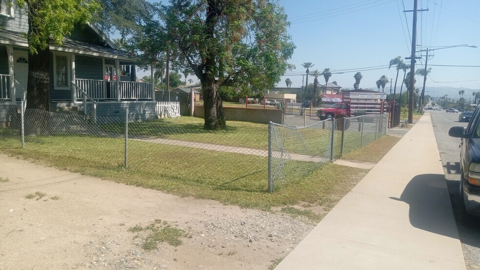 Building Photo - 7181 Palm Ave