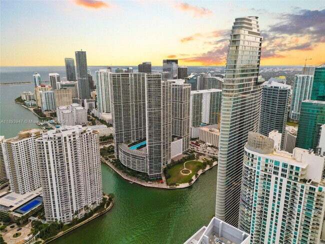 Building Photo - 495 Brickell Ave