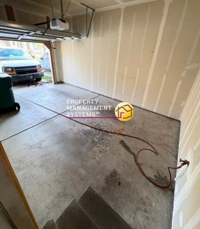 Building Photo - 3 Bedroom Townhome in Layton!