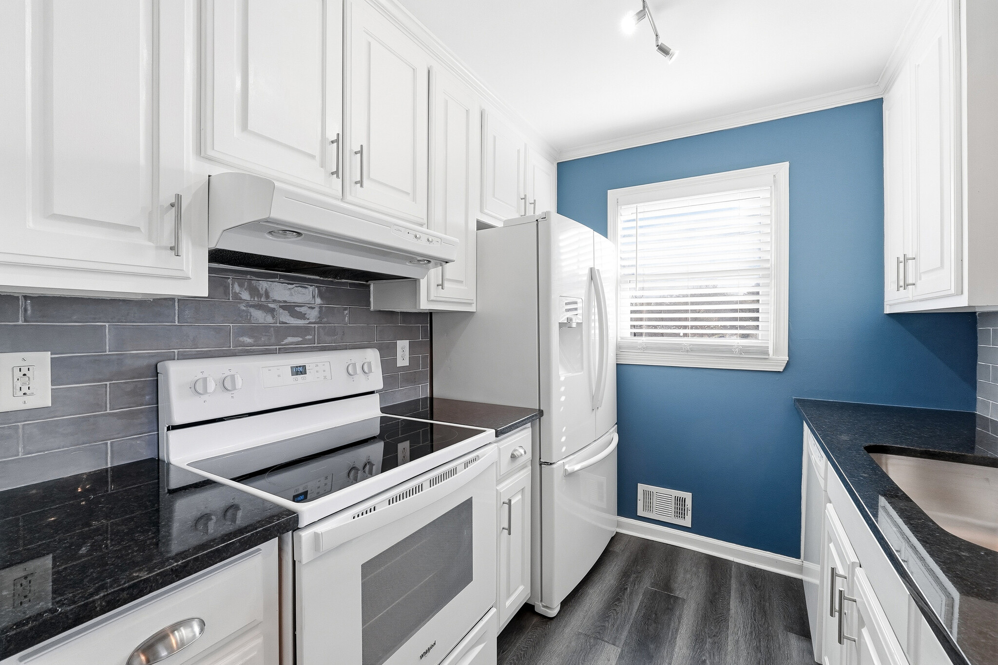 Building Photo - 2071 Defoors Ferry Rd NW