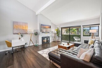 Building Photo - 2607 Pirineos Way