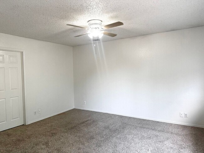 Building Photo - 512 Dusty Leather Ct