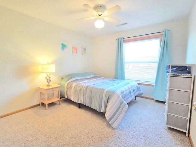 Building Photo - 615 Rachael St