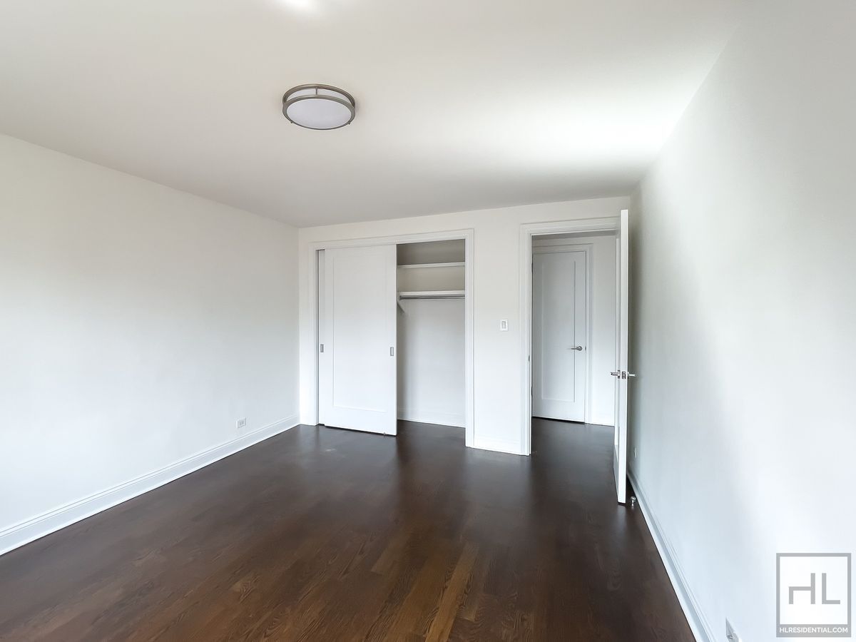 Building Photo - E 16 ST