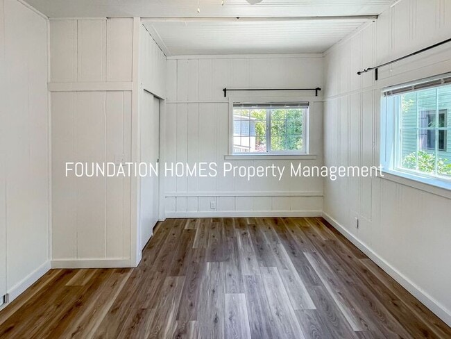 Building Photo - 104a Palm Ave