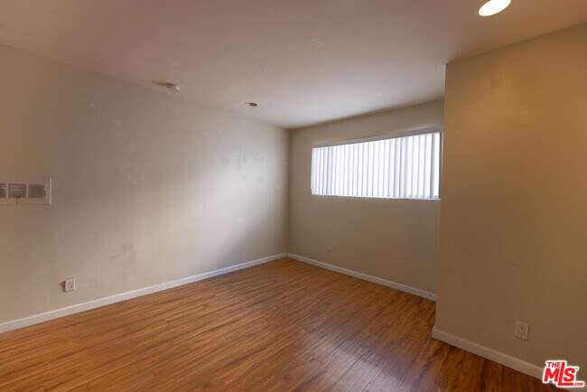 Building Photo - 947 Westmoreland Ave