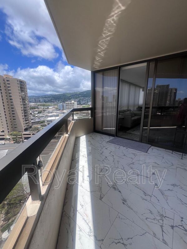 Building Photo - 2499 Kapiolani Blvd