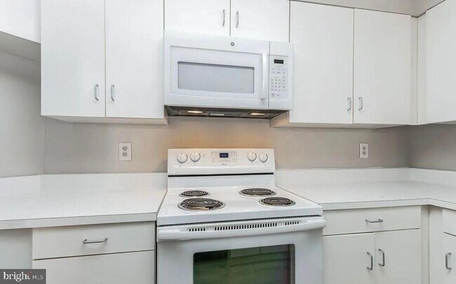 Building Photo - 1230 23rd St NW