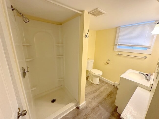 Building Photo - 227 Bridge St