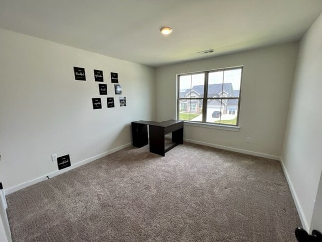 Building Photo - Beautiful 4 Bed/ 3.5 Bath Home in Newly Built Rivers Edge!