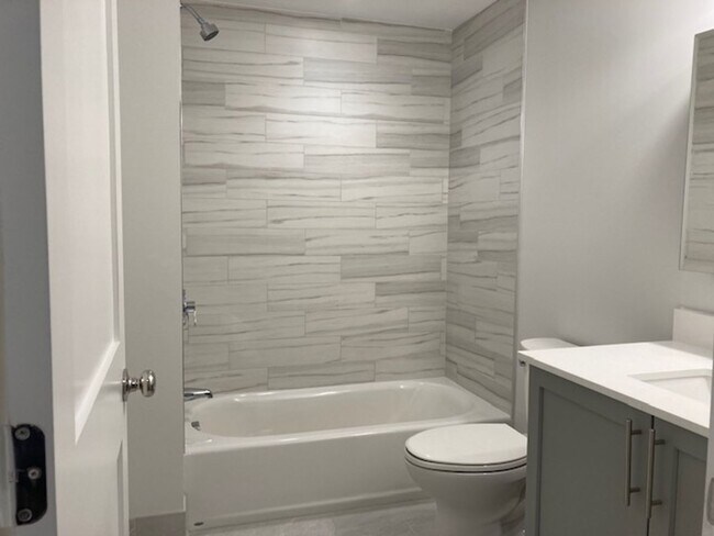 Building Photo - 2BR 2Bth unit. Great location! Easy access to Mass Pike. Laundry IN UNIT!