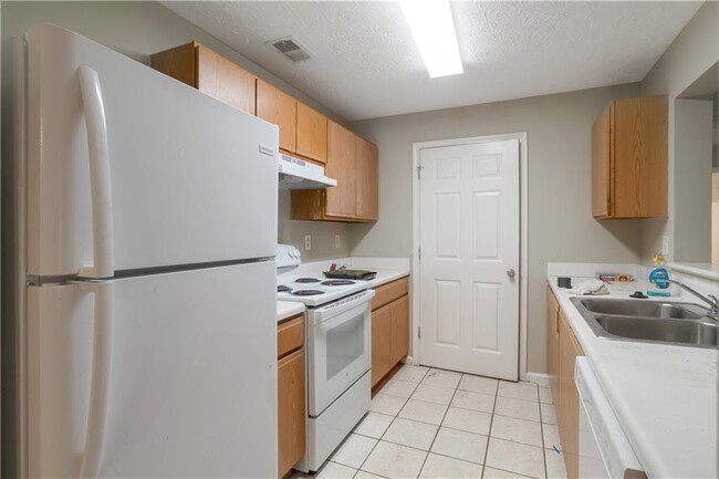 Primary Photo - 6302 Fairington Village Dr