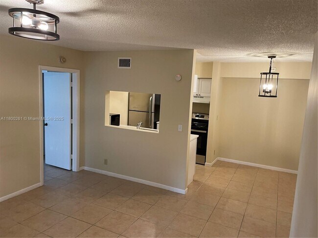 Building Photo - 6392 Chasewood Dr