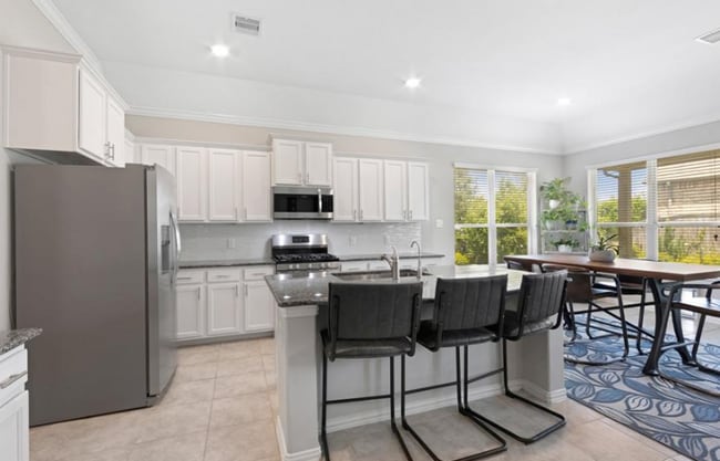Building Photo - 16114 Lake Amistad Pl