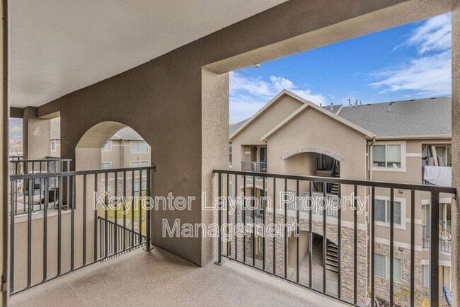 Building Photo - 905 S Main St