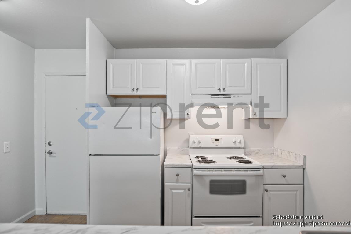 Building Photo - 100 Village Dr