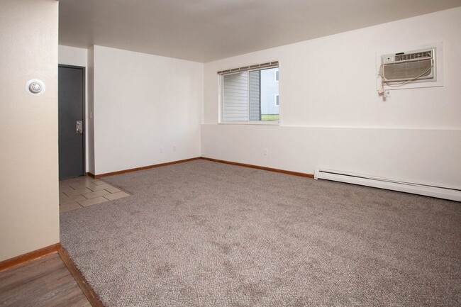 Building Photo - Two Bedroom Ground Floor