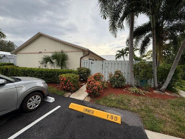 Building Photo - 8845 Center Ct Dr