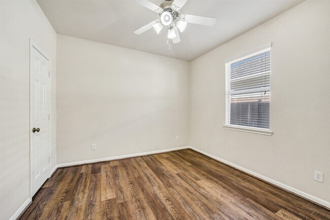 Building Photo - 7414 Compass Rose Dr