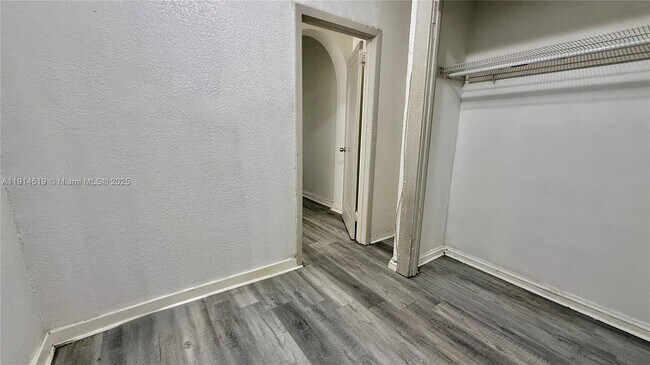 Building Photo - 444 SW 10th Ave