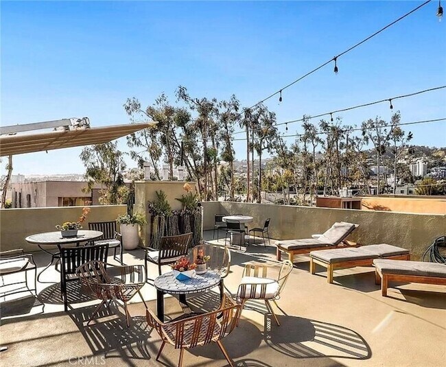 Building Photo - 750 Kings Rd