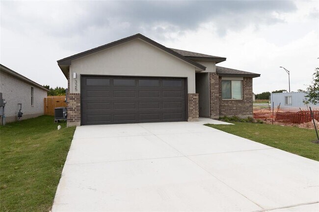 Building Photo - 325 Coda Xing