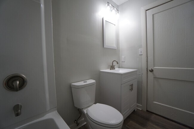 Building Photo - 1906 15th Ct N