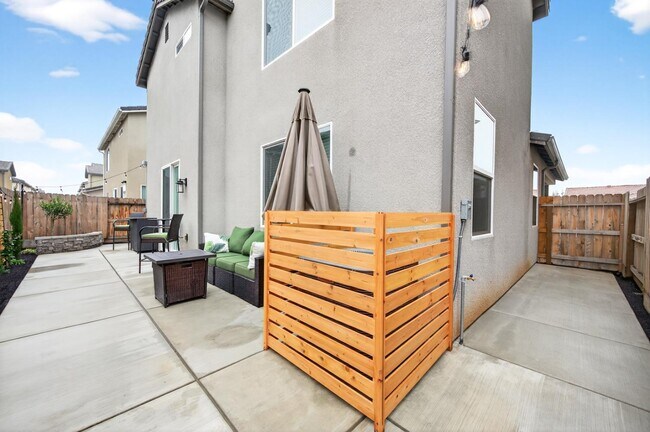 Building Photo - 317 Talus Wy S