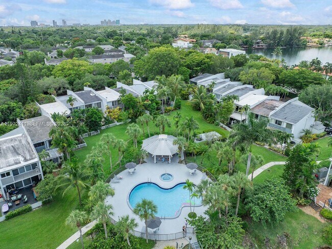 Building Photo - 4905 SW 71st Pl