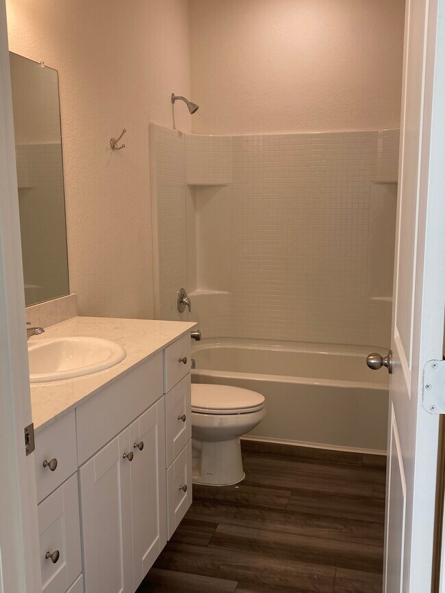 Building Photo - 778 Yorkshire Dr