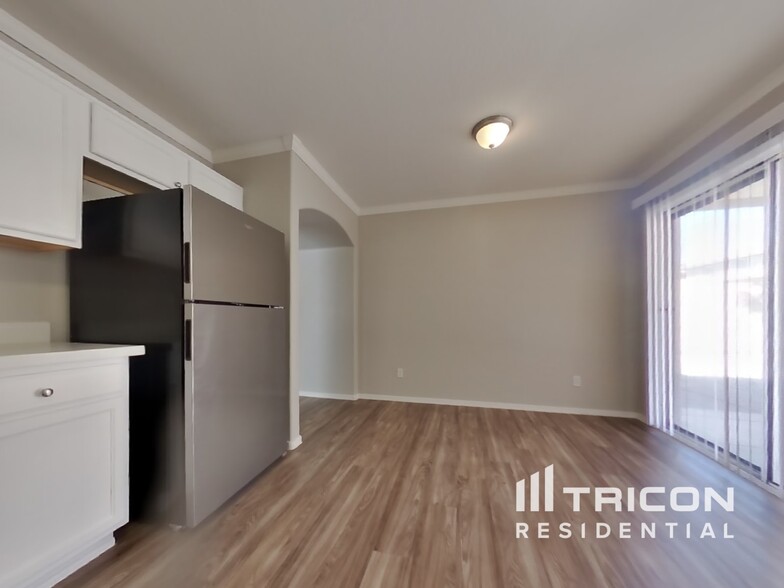 Building Photo - 22792 W Gardenia Dr