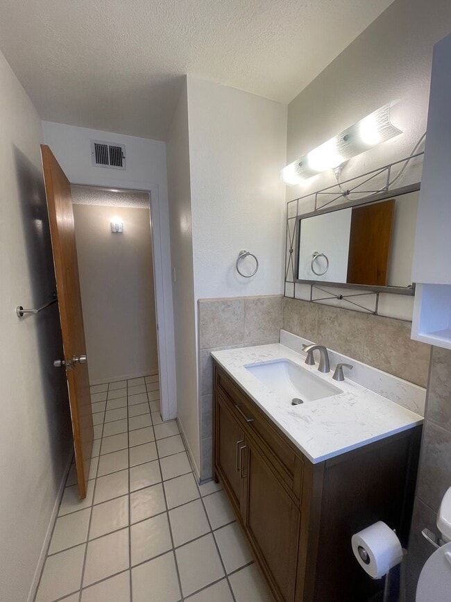 Building Photo - Charming 4 Bedroom/2 Bathroom House Near NMSU