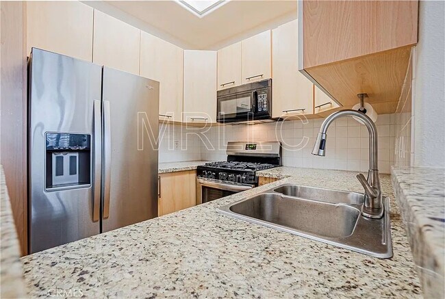 Building Photo - 7111 S La Tijera Blvd