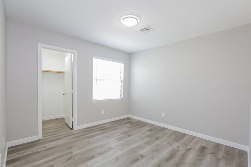 Building Photo - 724 Beechwheat Way