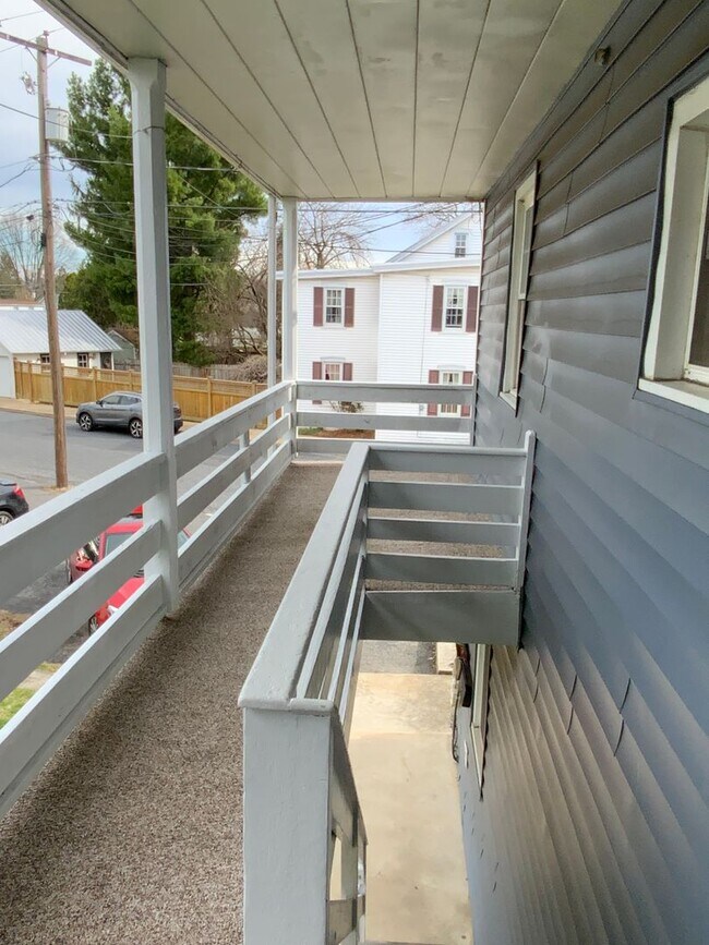 Building Photo - 146 N Cedar St