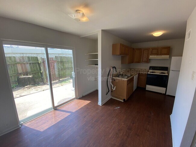 Building Photo - 110 Hughey Ct