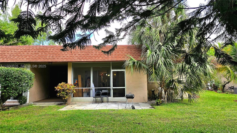 Building Photo - 1910 Palmland Dr