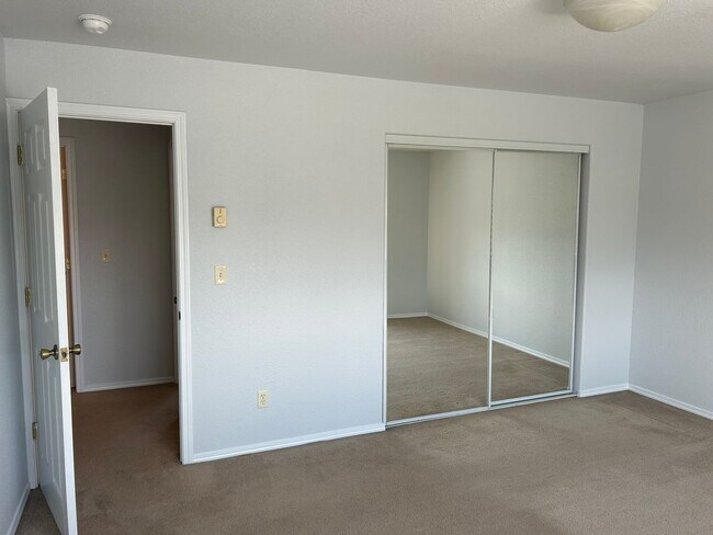 Building Photo - 1201 Wineglass Ct