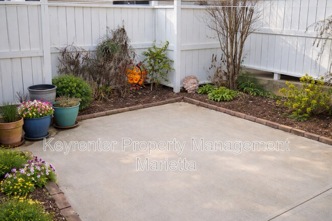 Building Photo - 603 Serramonte Dr