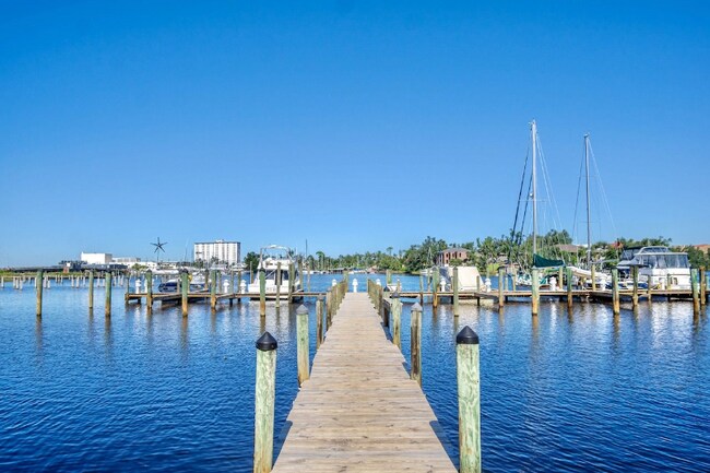 Building Photo - 240 Harmon Ave