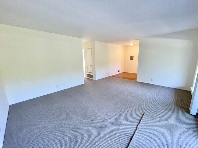Building Photo - Sunlit 2BD/1BA w/ Private Balcony + Backyard! New Carpet! Assigned Parking! PROGRESSIVE