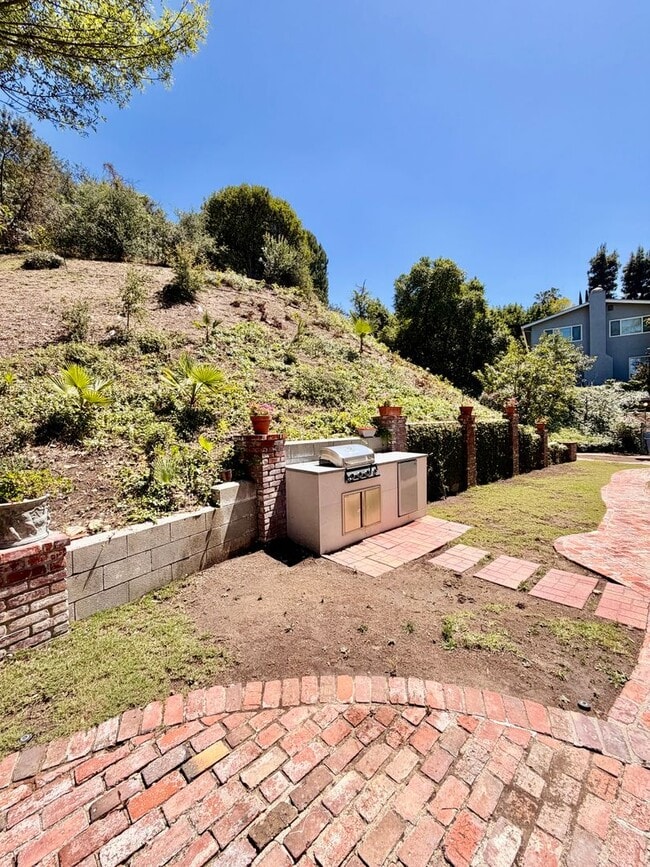Building Photo - Gorgeous Encino Hills Home